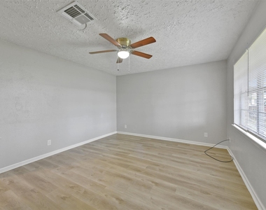 2803 22nd Street - Photo Thumbnail 3