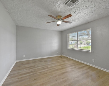 2803 22nd Street - Photo Thumbnail 4