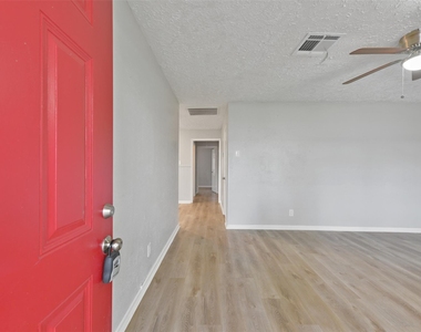 2803 22nd Street - Photo Thumbnail 2