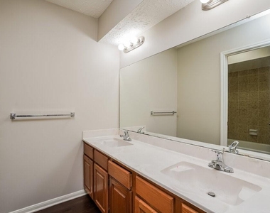 11918 Cottonwood Lane - Photo Thumbnail 12