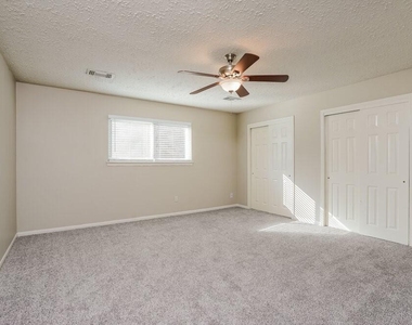 11918 Cottonwood Lane - Photo Thumbnail 11