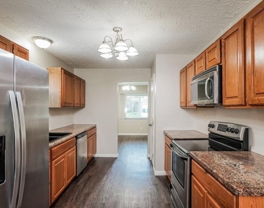 11918 Cottonwood Lane - Photo Thumbnail 7