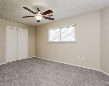 11918 Cottonwood Lane - Photo Thumbnail 10