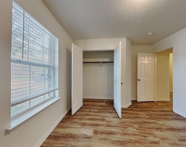 2518 Halstead Drive - Photo Thumbnail 13