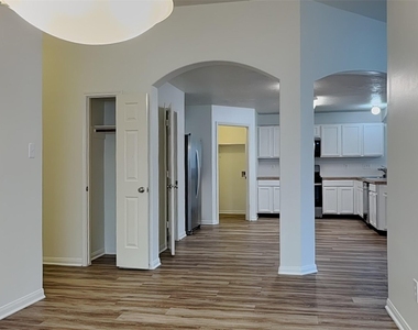 2518 Halstead Drive - Photo Thumbnail 3