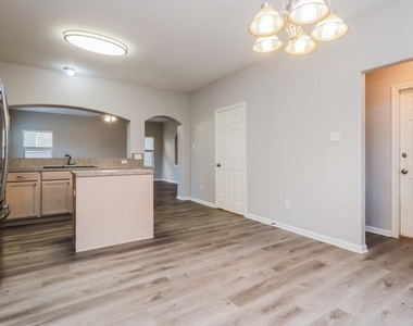 985 Oak Falls Drive - Photo Thumbnail 4