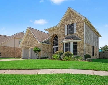 1927 Pinewood Court - Photo Thumbnail 3