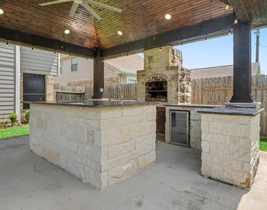 1927 Pinewood Court - Photo Thumbnail 35