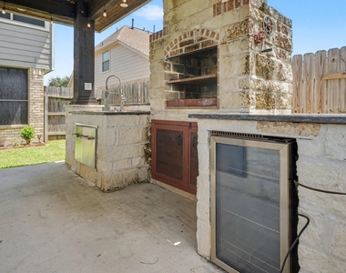 1927 Pinewood Court - Photo Thumbnail 36