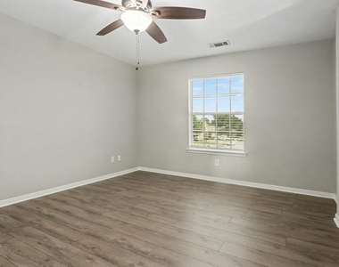 1927 Pinewood Court - Photo Thumbnail 25