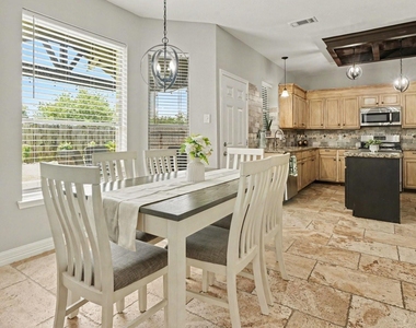 1927 Pinewood Court - Photo Thumbnail 15
