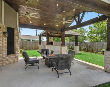 1927 Pinewood Court - Photo Thumbnail 32