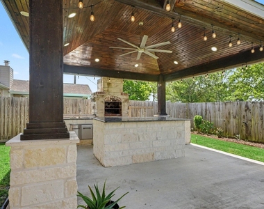 1927 Pinewood Court - Photo Thumbnail 34