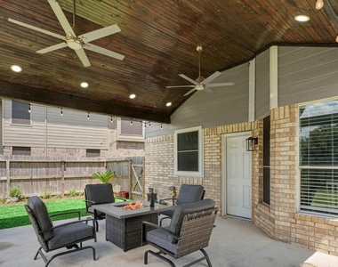 1927 Pinewood Court - Photo Thumbnail 30