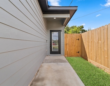 1615 Dolly Wright Street - Photo Thumbnail 3