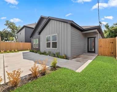 1615 Dolly Wright Street - Photo Thumbnail 2