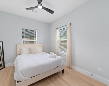 1615 Dolly Wright Street - Photo Thumbnail 5