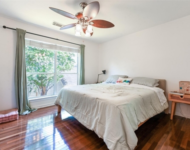 1004 Ruthven Street - Photo Thumbnail 8