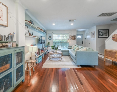 1004 Ruthven Street - Photo Thumbnail 3