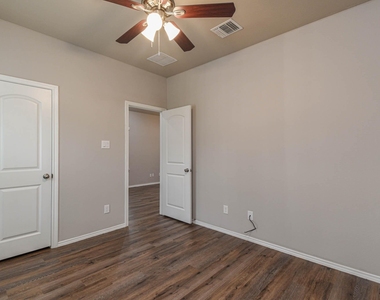 15633 Sycamore Dr - Photo Thumbnail 12