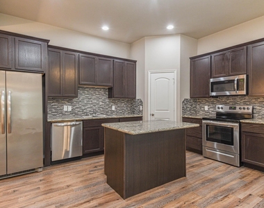 15633 Sycamore Dr - Photo Thumbnail 19