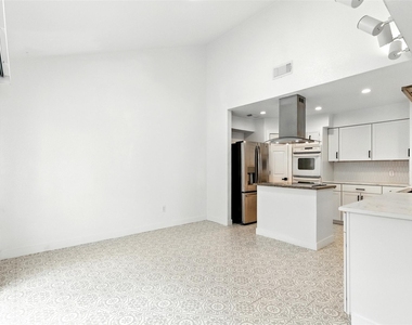 13215 Ravensway Drive - Photo Thumbnail 7