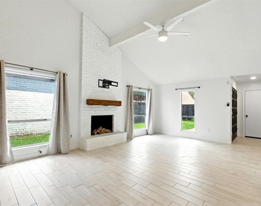 13215 Ravensway Drive - Photo Thumbnail 6