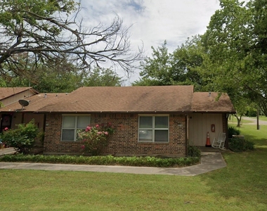 709 W Witt St - Photo Thumbnail 3