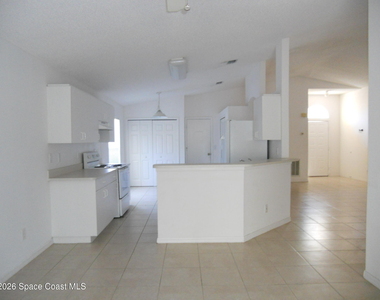 540 Benton Drive - Photo Thumbnail 4