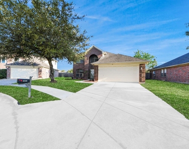 4805 E Columbary Drive - Photo Thumbnail 1