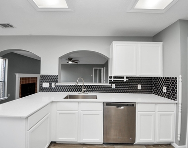 4805 E Columbary Drive - Photo Thumbnail 12