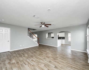 4805 E Columbary Drive - Photo Thumbnail 2