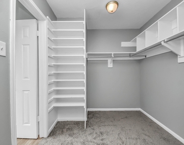 4805 E Columbary Drive - Photo Thumbnail 19