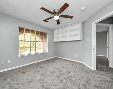 4805 E Columbary Drive - Photo Thumbnail 25