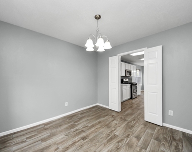 4805 E Columbary Drive - Photo Thumbnail 6