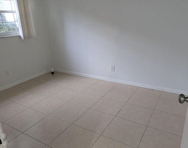 1633 Sunny Brook Lane Ne - Photo Thumbnail 11