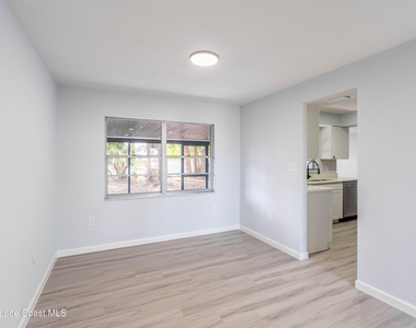 306 Harvey Avenue Ne - Photo Thumbnail 5