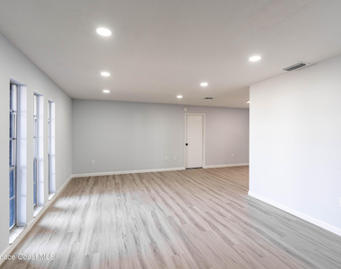 306 Harvey Avenue Ne - Photo Thumbnail 6