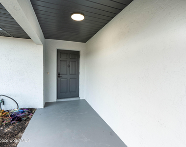 306 Harvey Avenue Ne - Photo Thumbnail 3