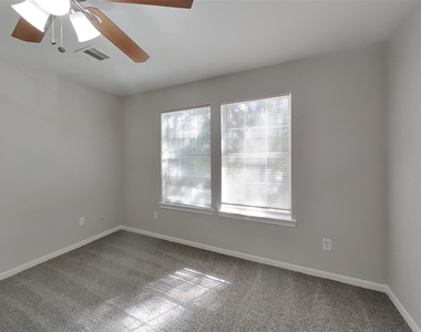 11403 Carla Street - Photo Thumbnail 9
