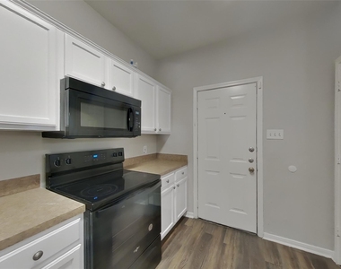11403 Carla Street - Photo Thumbnail 6
