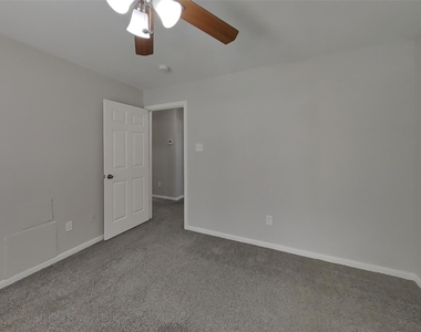 11403 Carla Street - Photo Thumbnail 8