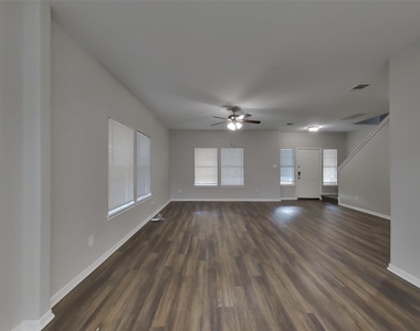 11403 Carla Street - Photo Thumbnail 3