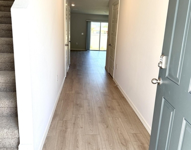 472 Houston Lane E - Photo Thumbnail 14
