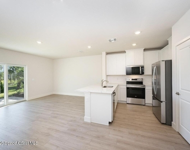 472 Houston Lane E - Photo Thumbnail 4