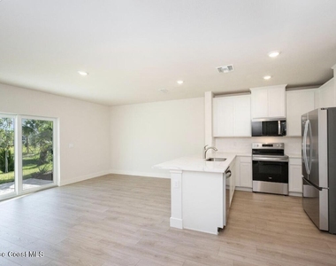 472 Houston Lane E - Photo Thumbnail 7