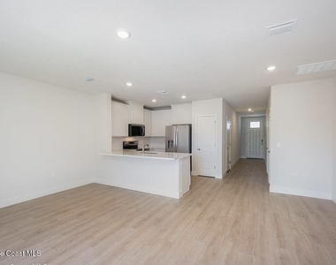 472 Houston Lane E - Photo Thumbnail 6