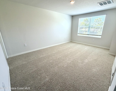 472 Houston Lane E - Photo Thumbnail 9