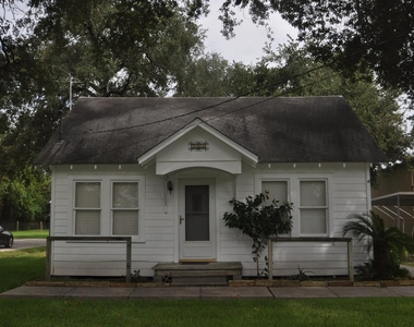 213 E Burress Street - Photo Thumbnail 15