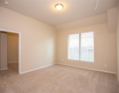 311 Lockridge Hill Ln - Photo Thumbnail 22